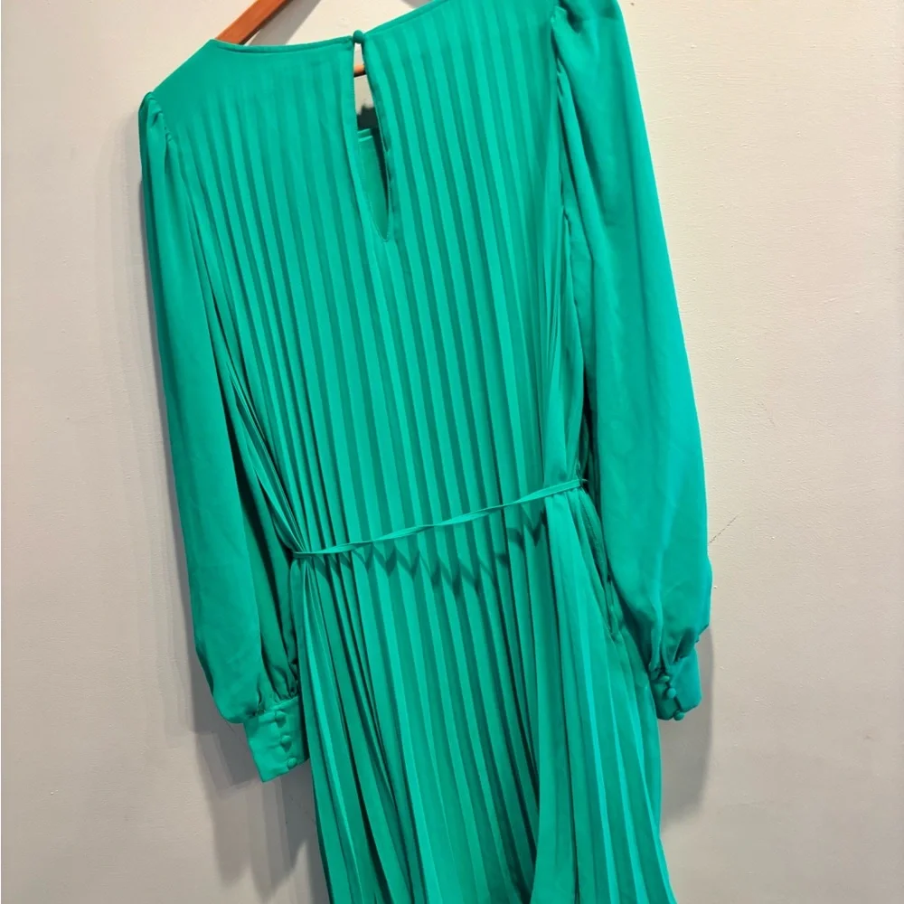 Torrid Vibrant Green Long Sleeve Dress Easter spring pleated midi size 12 - Picture 9 of 16